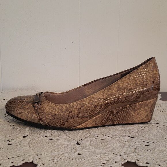Life Stride Landeo Tan Brown Snakeskin Pattern Comfort Flex Wedges Sz 9.5 - Picture 5 of 10